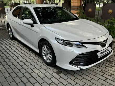 Toyota Camry 2018 года за 15 380 000 тг. в Караганда