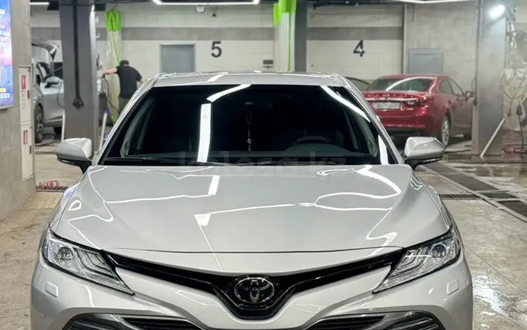 Toyota Camry 2021 года за 17 000 000 тг. в Астана