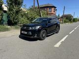 Toyota Highlander 2019 годаүшін20 400 000 тг. в Семей