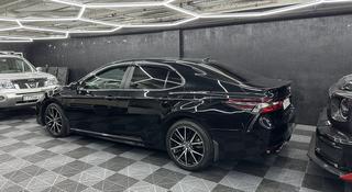 Toyota Camry 2021 года за 12 200 000 тг. в Алматы