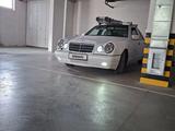 Mercedes-Benz E 200 1998 года за 2 000 000 тг. в Астана – фото 2