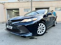 Toyota Camry 2018 года за 8 200 000 тг. в Атырау