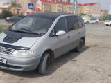 Volkswagen Sharan 1996 года за 1 500 000 тг. в Атырау – фото 2