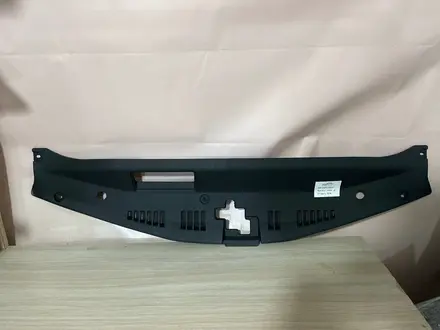 Защита рамка кузова (накладка на бампер) — Toyota Camry 70 2017- за 9 000 тг. в Алматы