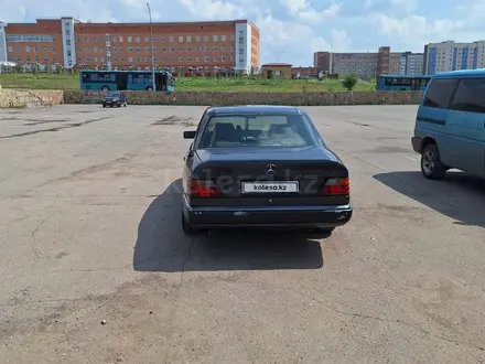 Mercedes-Benz E 200 1990 года за 1 300 000 тг. в Караганда – фото 4