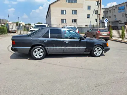 Mercedes-Benz E 200 1990 года за 1 300 000 тг. в Караганда – фото 7