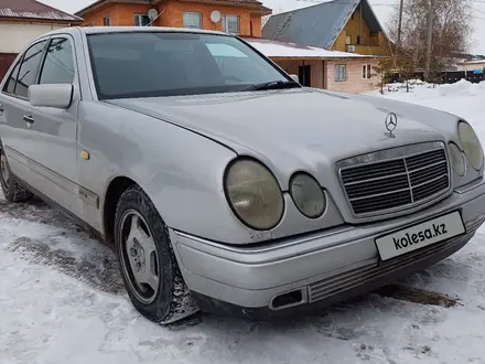 Mercedes-Benz E 230 1995 года за 2 400 000 тг. в Астана – фото 2