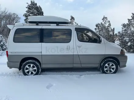 Toyota Grand Hiace 2002 года за 9 244 222 тг. в Алматы – фото 3