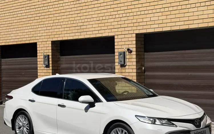 Toyota Camry 2018 года за 15 000 000 тг. в Семей