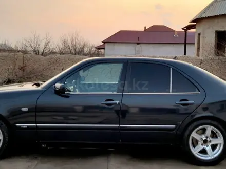 Mercedes-Benz E 280 1997 года за 3 000 000 тг. в Туркестан – фото 4