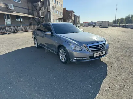 Mercedes-Benz E 200 2011 года за 8 100 000 тг. в Актобе – фото 2