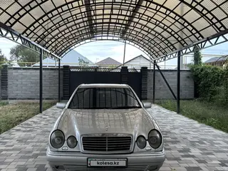 Mercedes-Benz E 320