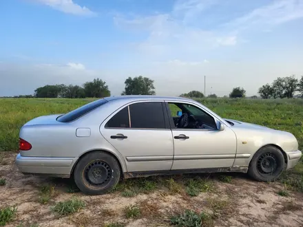 Mercedes-Benz E 280 1998 года за 2 350 000 тг. в Алматы – фото 2