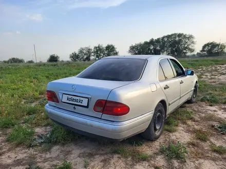 Mercedes-Benz E 280 1998 года за 2 350 000 тг. в Алматы – фото 3