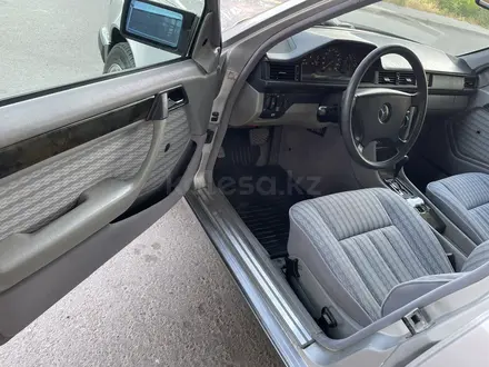 Mercedes-Benz E 230 1991 года за 2 600 000 тг. в Алматы – фото 20