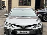 Toyota Camry 2023 года за 17 350 000 тг. в Шымкент