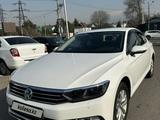Volkswagen Passat 2017 года за 9 000 000 тг. в Алматы