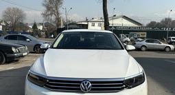 Volkswagen Passat 2017 года за 9 000 000 тг. в Алматы – фото 2