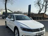 Volkswagen Passat 2017 года за 9 000 000 тг. в Алматы – фото 4