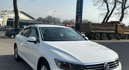 Volkswagen Passat 2017 года за 9 000 000 тг. в Алматы – фото 4