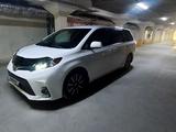 Toyota Sienna 2015 годаfor13 000 003 тг. в Атырау – фото 4