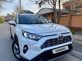 Toyota RAV4 2020 года за 16 200 000 тг. в Шымкент