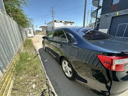 Toyota Camry 2014 года за 6 000 000 тг. в Атырау – фото 2