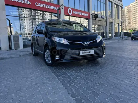 Toyota Sienna 2017 года за 15 500 000 тг. в Актау – фото 3