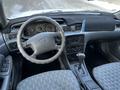 Toyota Camry 1998 годаfor3 300 000 тг. в Алматы – фото 9