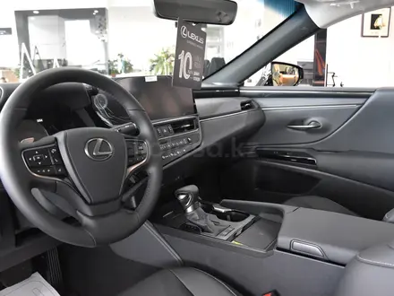 Lexus ES 250 Progressive 2025 года за 29 798 800 тг. в Темиртау – фото 4