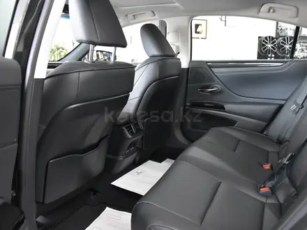 Lexus ES 250 Progressive 2025 года за 29 798 800 тг. в Темиртау – фото 5