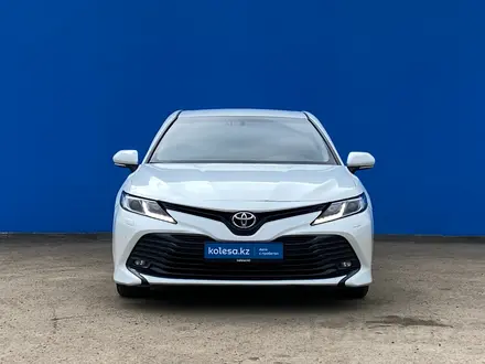 Toyota Camry 2018 года за 12 660 000 тг. в Алматы – фото 2