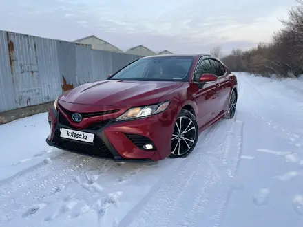 Toyota Camry 2019 года за 13 700 000 тг. в Алматы – фото 2