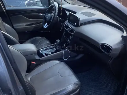 Hyundai Santa Fe 2018 года за 12 000 000 тг. в Астана – фото 11