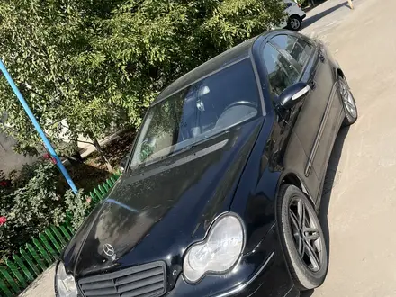 Mercedes-Benz C 240 2003 года за 2 300 000 тг. в Алматы