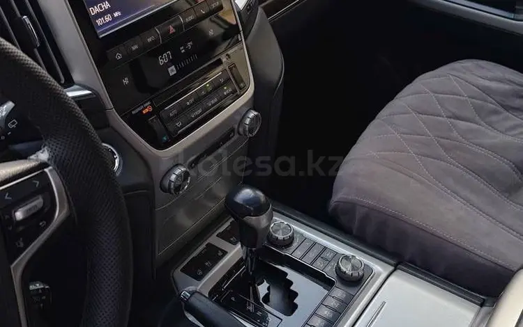 Toyota Land Cruiser 2016 года за 30 000 000 тг. в Атырау