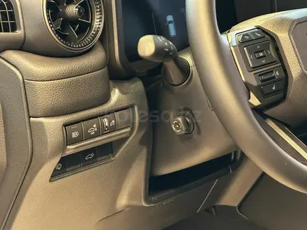 Toyota Land Cruiser Prado Luxe+ 2025 года за 52 390 000 тг. в Алматы – фото 3