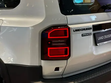 Toyota Land Cruiser Prado Luxe+ 2025 года за 52 390 000 тг. в Алматы – фото 4