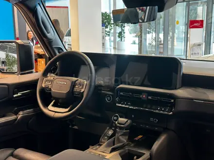 Toyota Land Cruiser Prado Luxe+ 2025 года за 52 390 000 тг. в Алматы – фото 5