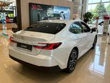 Toyota Camry Luxe 2026 года за 22 190 000 тг. в Алматы – фото 2