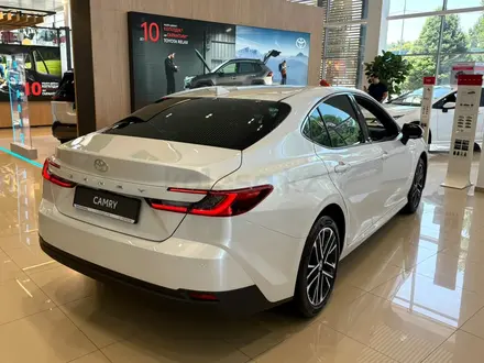 Toyota Camry Luxe 2026 года за 22 190 000 тг. в Алматы – фото 2