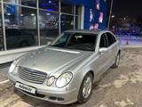 Mercedes-Benz E 320 2004 годаfor5 500 000 тг. в Астана
