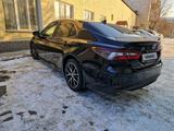 Toyota Camry 2021 года за 14 300 000 тг. в Алматы – фото 5