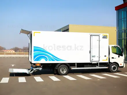 Hino  300 – Промтоварный фургон с гидробортом 2024 года в Алматы – фото 6
