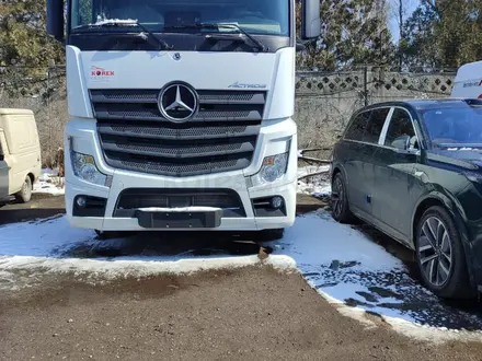 Mercedes-Benz  Actros 2023 года за 51 000 000 тг. в Алматы – фото 5