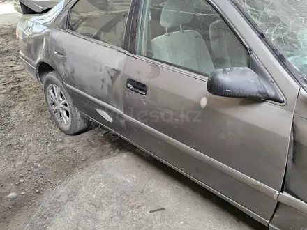 Toyota Camry 2000 года за 1 300 000 тг. в Алматы – фото 4