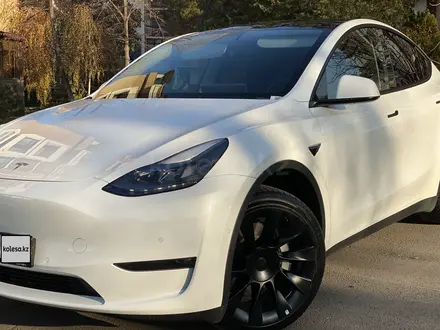 Tesla Model Y 2022 года за 19 990 000 тг. в Алматы – фото 2