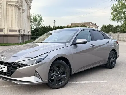 Hyundai Elantra 2022 года за 9 300 000 тг. в Алматы