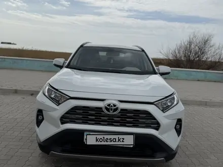 Toyota RAV4 2024 года за 17 800 000 тг. в Актау