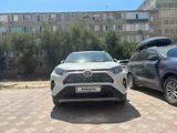 Toyota RAV4 2024 года за 18 000 000 тг. в Актау